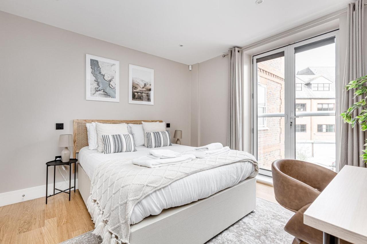 Charming 1 Bedroom Apt , Town Centre, Wifi, Free Parking By Tent Serviced Apartments Staines-upon-Thames Extérieur photo