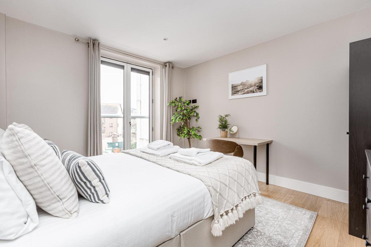 Charming 1 Bedroom Apt , Town Centre, Wifi, Free Parking By Tent Serviced Apartments Staines-upon-Thames Extérieur photo